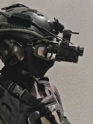 binock hot selling night vision goggles a man is wearing nvg30
